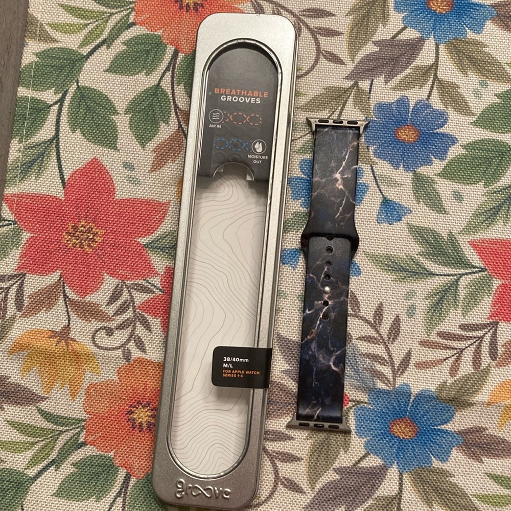 NWT Groove Life. Size M/L. Apple watch band